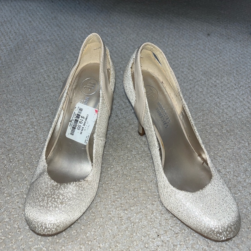 Mootsies Tootsies Sparkly White Silver High Heels Pointed-toe pump Size 6 Used